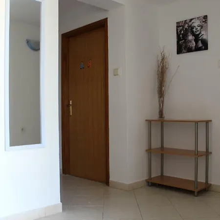 Leni Apartament Nin